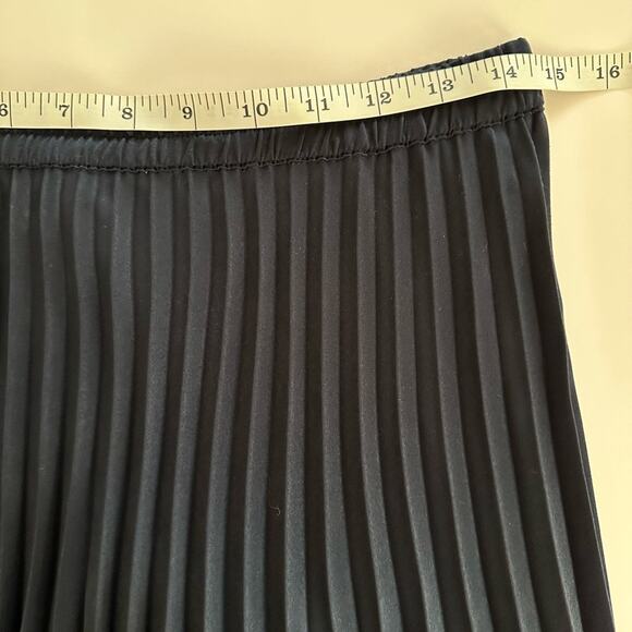 XiRENA FARAAH Twilight Navy Blue Pleated Midi Skirt Women’s size Medium NWT $194 - Picture 9 of 10